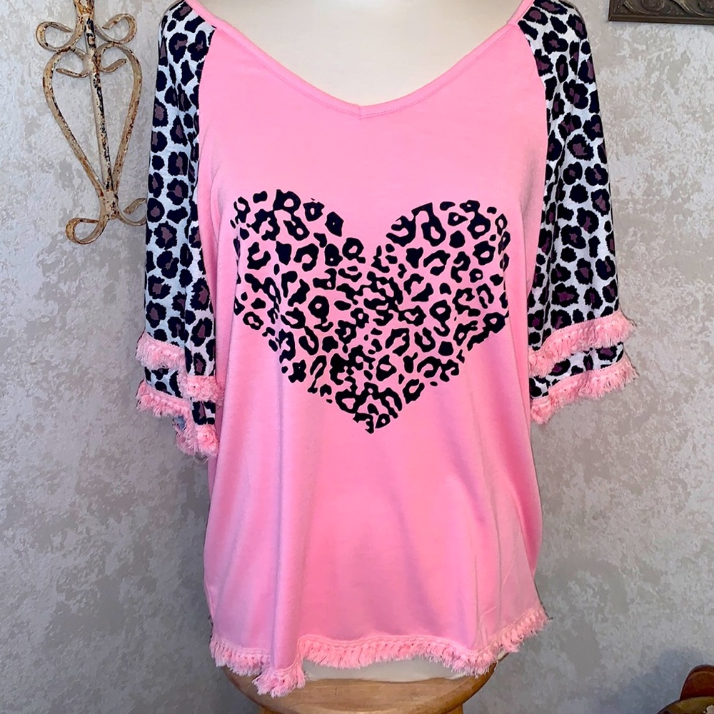 💕NEW⭐️LEOPARD HEART BOHO Pink TOP💗w/Tassels. Tagged Small but more a Medium